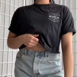 rvca cropped black t-shirt